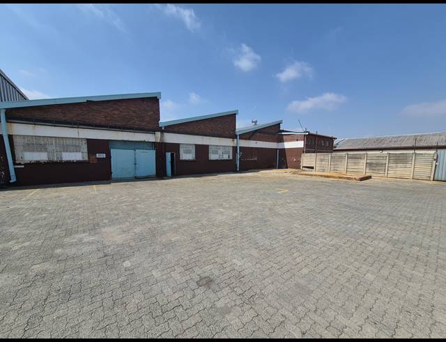 1,027M² WAREHOUSE TO LET IN BENROSE